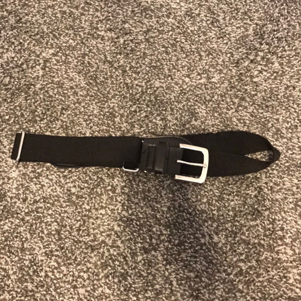 One size, black Nike baseball belt.